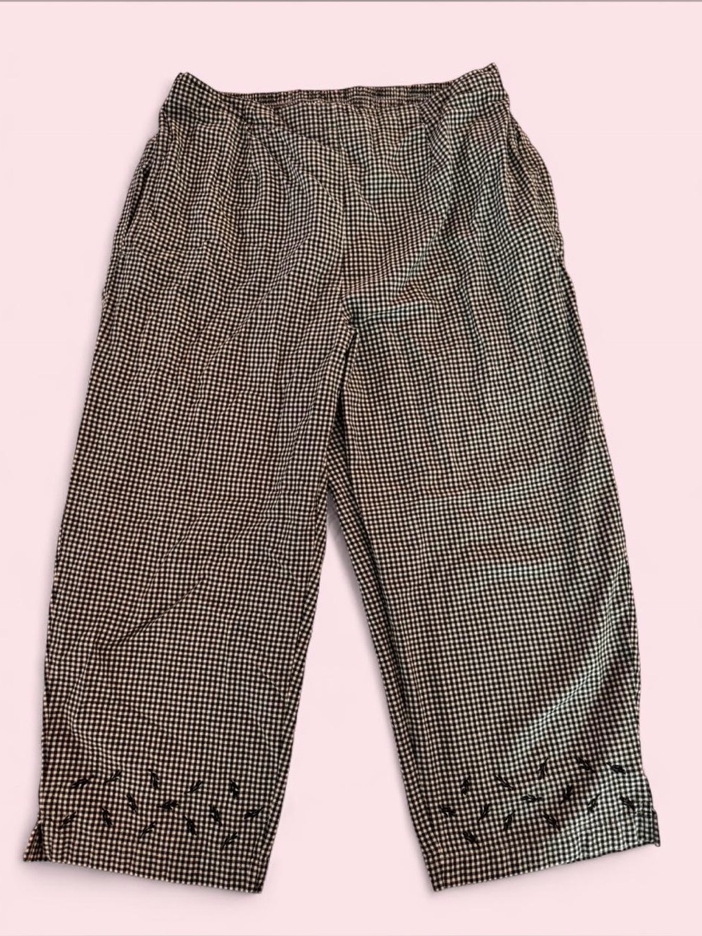 Black and white gingham cropped pants with flower embroidery